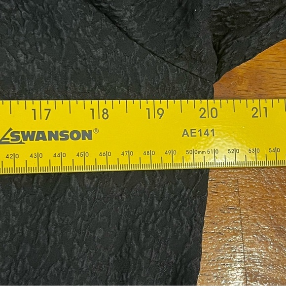 Trina Turk 100% silk black crossover blouse size large - Picture 5 of 9